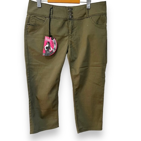 Warehouse one green button and zipper closure size 12 capris - Picture 1 of 10
